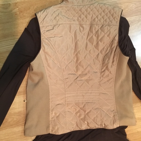 SOLD ❌Quilted vest - Picture 3 of 6